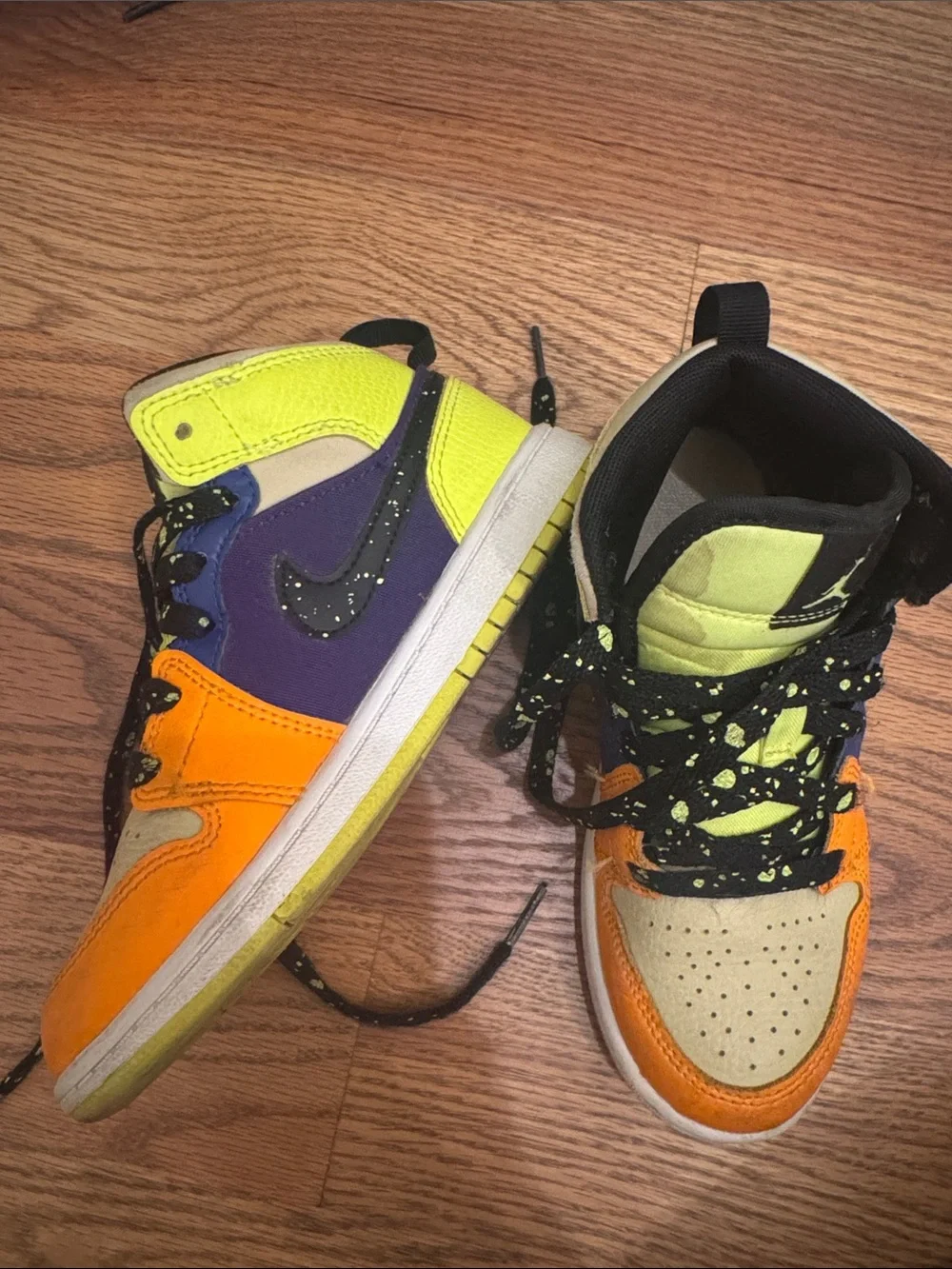 Nike Kids High-Top Sneakers in Orange and Neon Green - Picture 2 of 4